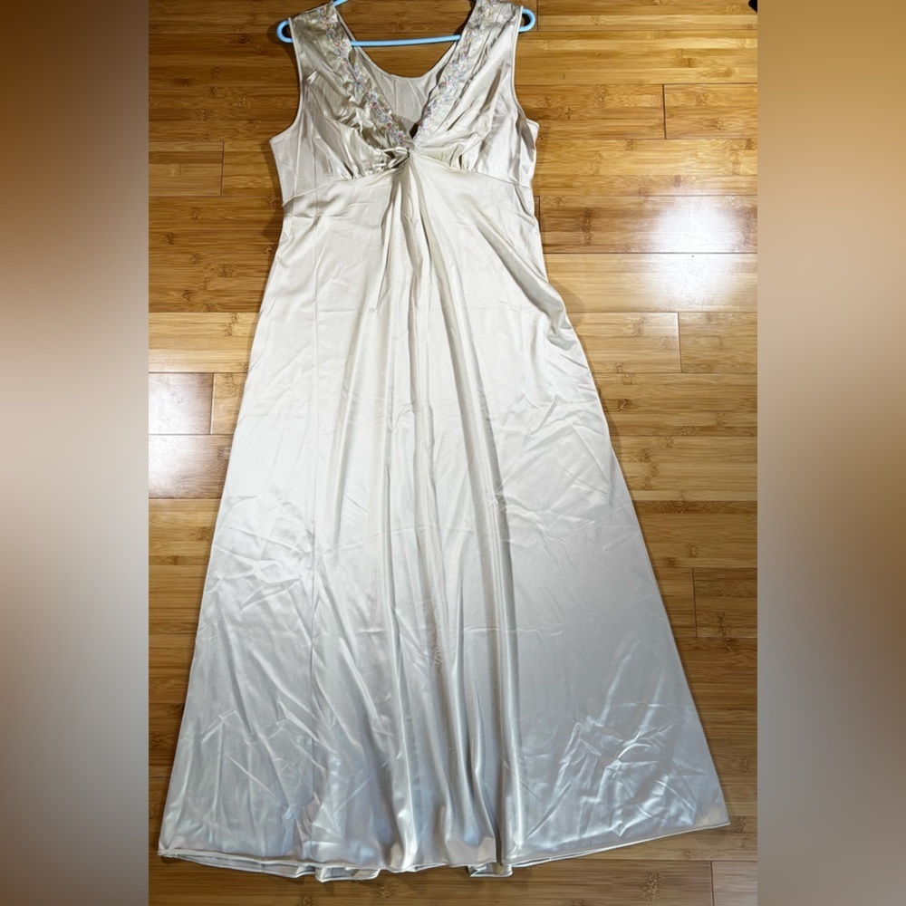 Vintage 1960s Gaymode by JCPenney Ivory Nylon Nightgown Embroidered Trim M